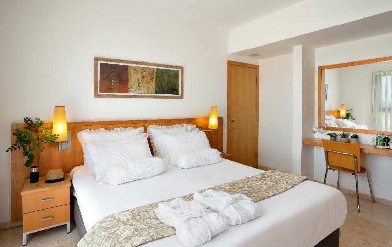 Aparthotel Okeanos On The Beach Herzelia Exterior foto