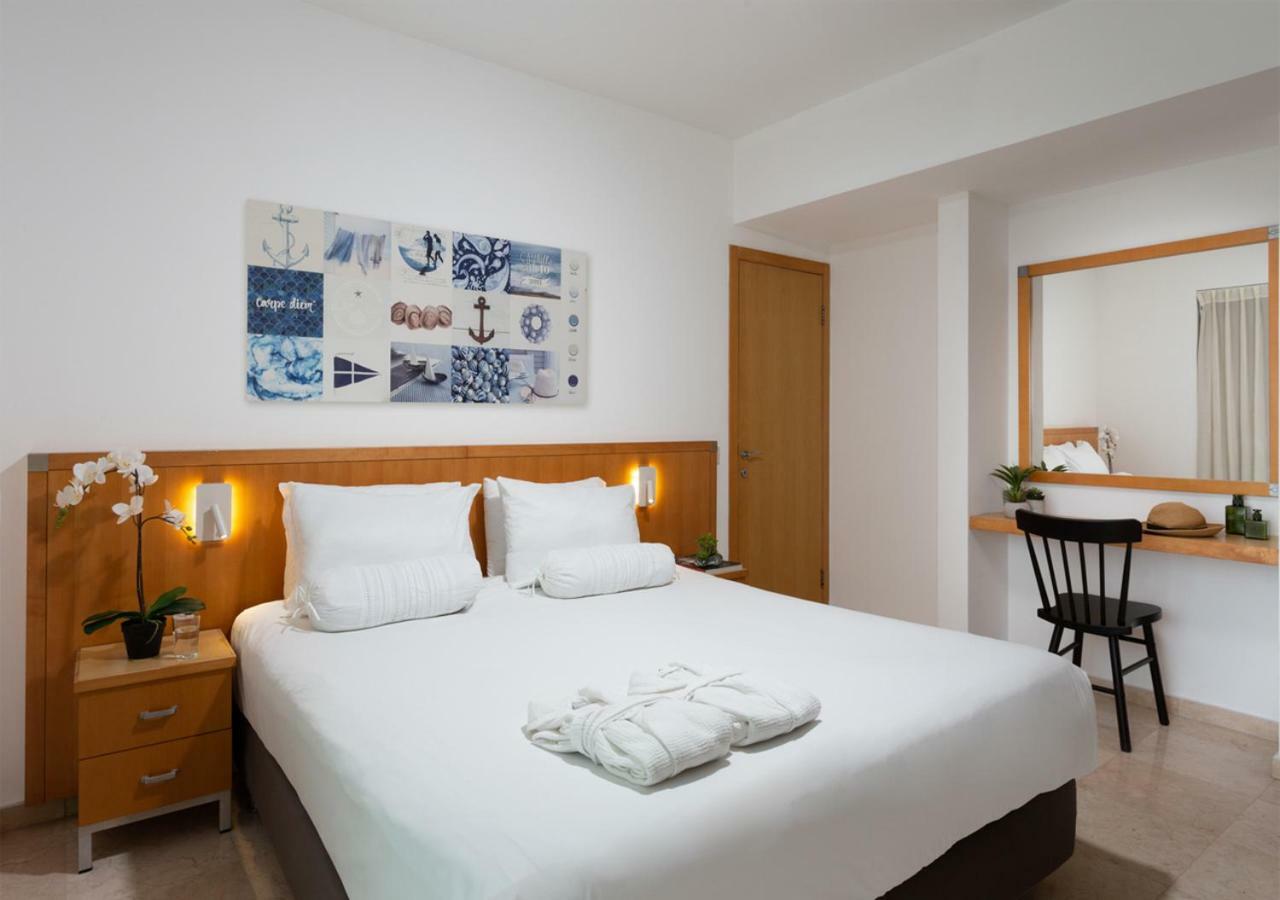 Aparthotel Okeanos On The Beach Herzelia Exterior foto