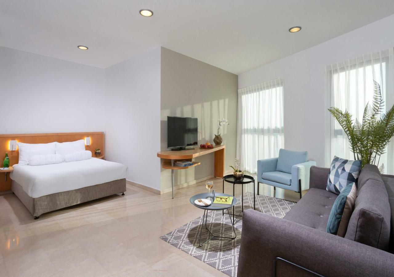 Aparthotel Okeanos On The Beach Herzelia Exterior foto
