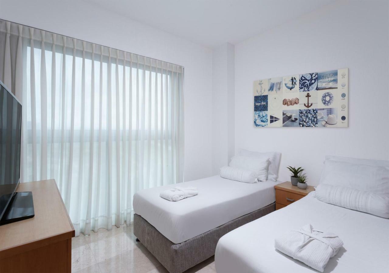 Aparthotel Okeanos On The Beach Herzelia Exterior foto