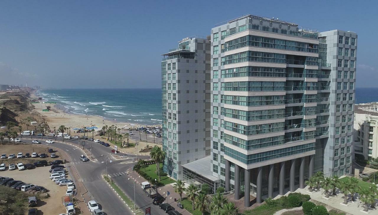 Aparthotel Okeanos On The Beach Herzelia Exterior foto