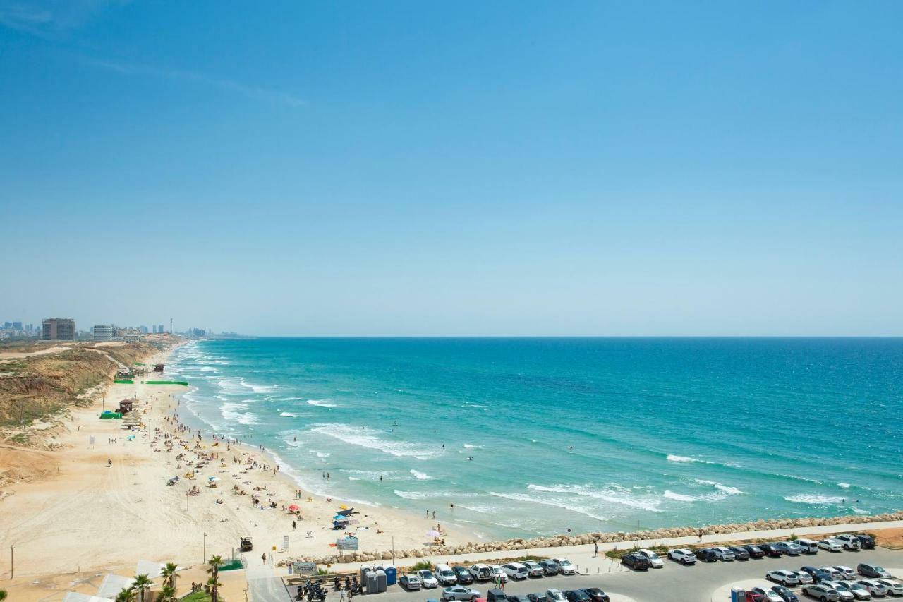 Aparthotel Okeanos On The Beach Herzelia Exterior foto