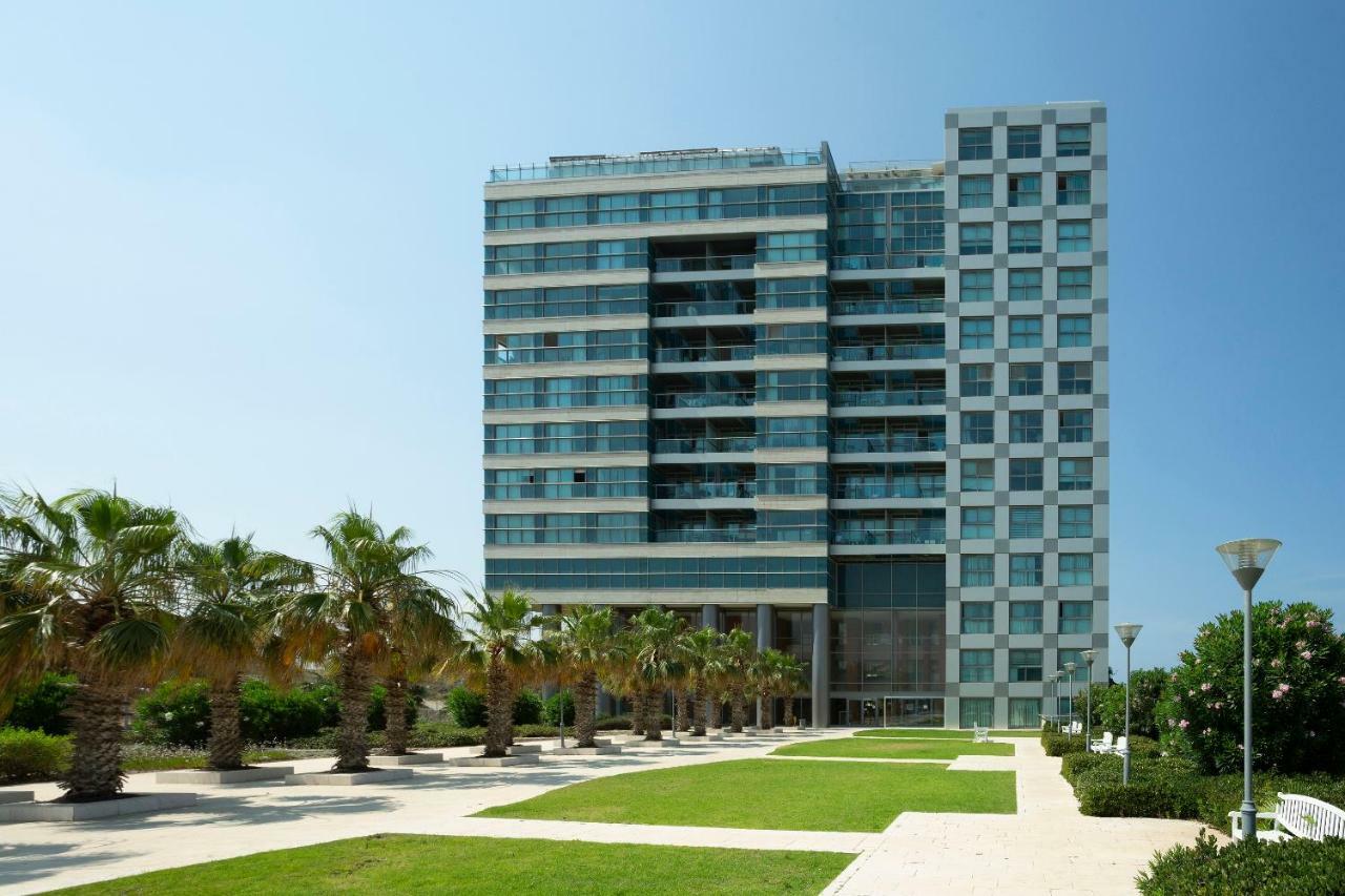 Aparthotel Okeanos On The Beach Herzelia Exterior foto